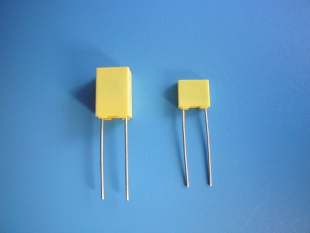 供应校正电容104J100V脚距5MM
