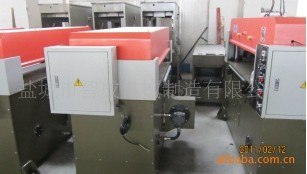 供应四柱液压平面自动平衡下料机