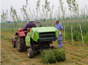 供应低价行走式稻草打捆机 稻草打捆机商机
