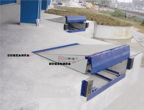 供应固定式登车桥、集装箱专用辅助车