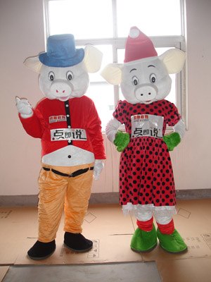 婚庆服装，演出舞台道具表演服装