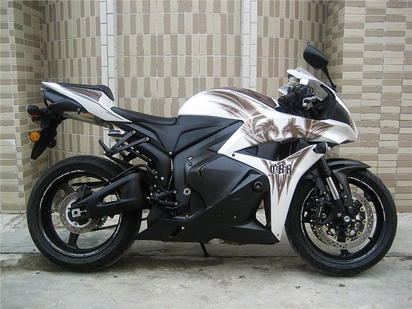 供应08年本田CBR-600RR特仕版摩托车  
