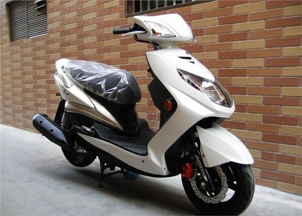 供应2010年劲站125（全新车）