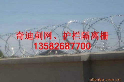 供应监狱钢网墙，监狱隔离网，隔离栅