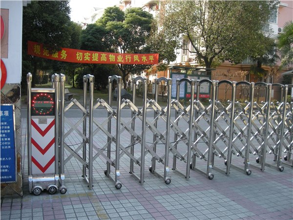 供应伸缩门