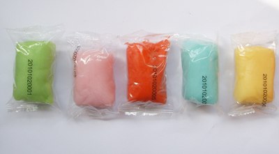 供应卡片包装加工，贴纸包装加工，塑料玩具包装加工