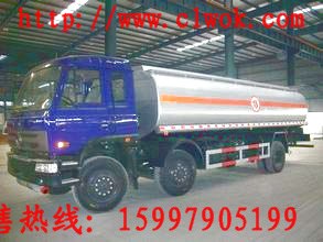 供应东风小三轴油罐车  
