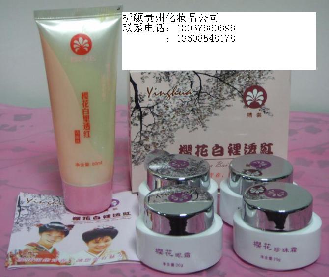 樱花白里透红