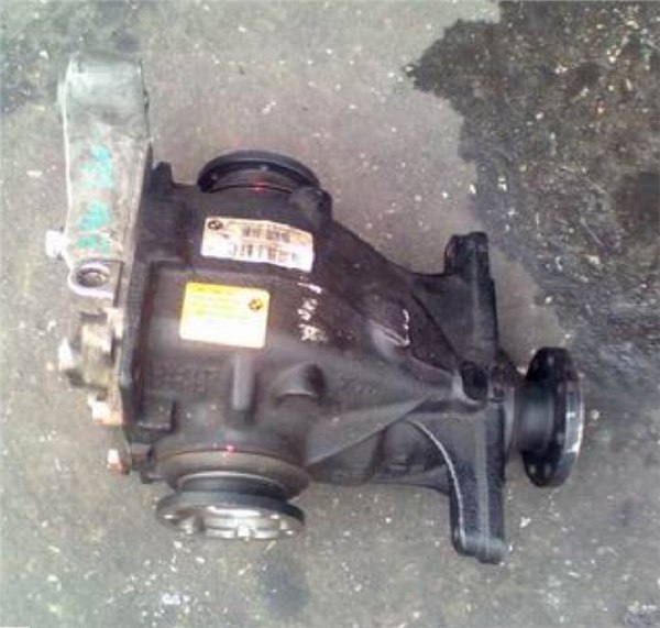 供应宝马320 E90差速器，起动机，冷气泵，水泵，原装拆车件