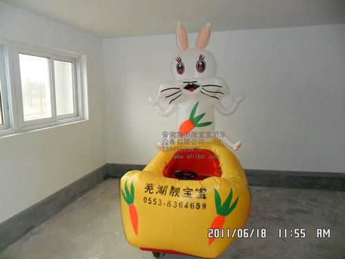 卡通兔气模游乐车彩灯充气电瓶车