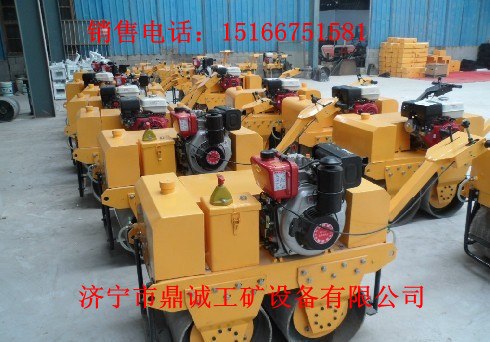 全国最先进的小型压路机，热销手扶式双轮振动压路机