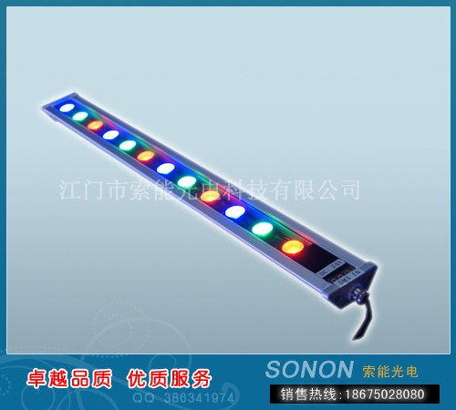 供应明朗的夜空下索能洗墙灯尽显本色