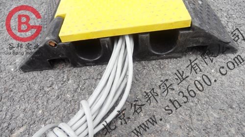 供应沈阳PVC过线槽- 多规格过线槽沈阳-XCB过线槽沈阳