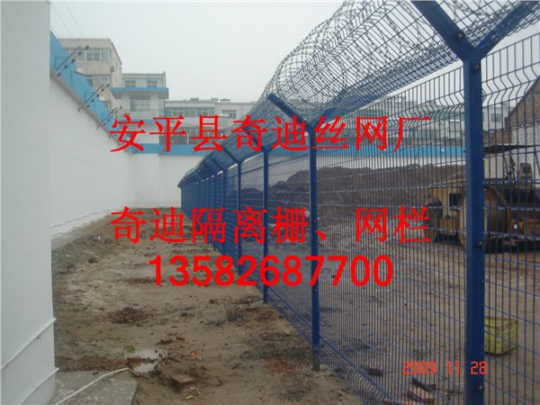 供应狱墙蛇腹式刀刺网防攀爬隔离网