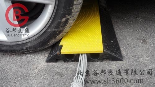 供应橡胶过线板天津—橡胶过线板图片—橡胶过线板价格