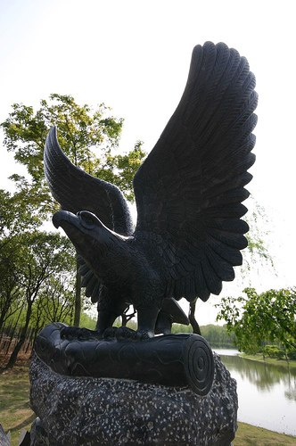 石雕鹰石雕苍鹰雄鹰，大鹏，雄鹰展翅，鹏程万里，大象骏马,宝瓶鹿鹤石雕动物