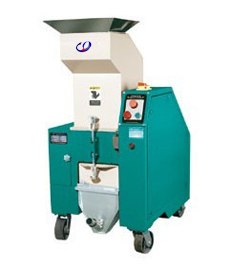 供应注塑机边破碎回收机