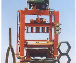 定制郑州六角砖设备厂家QTJ4-40A型高速公路护坡空心六角砌块砖机