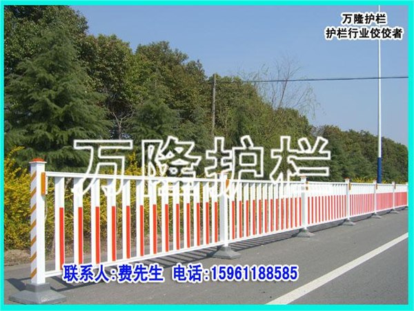 供应热镀锌护栏，热镀锌道路护栏，道路隔离护栏