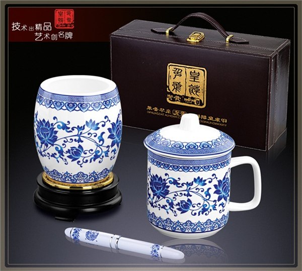 供应立体青花旋转笔筒三件套
