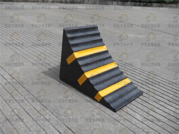 供应上海车轮止滑垫/汽车防滑器/汽车挡轮垫/车轮防滑块 