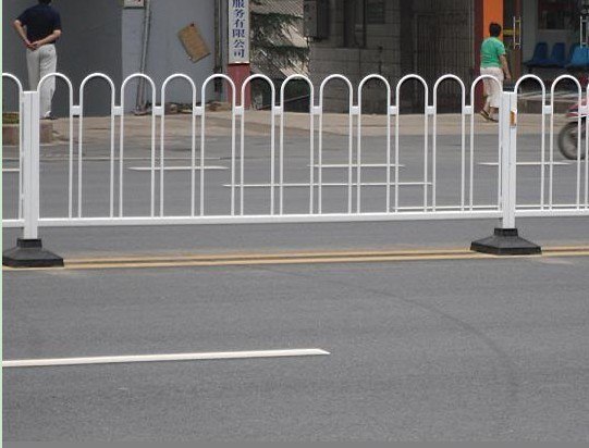 供应连云港锌钢道路护栏