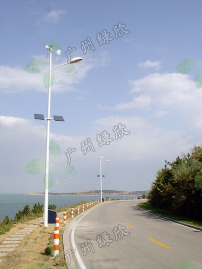 供应水平轴风光互补路灯