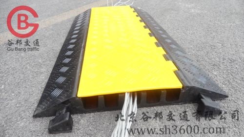 供应哈尔滨橡胶过线板—橡胶过线板价格—哈尔滨橡胶过线板图片
