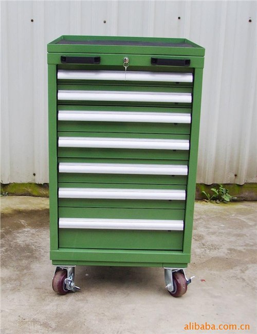 供应优质工具车，有脚轮工具车，有挂板工具车