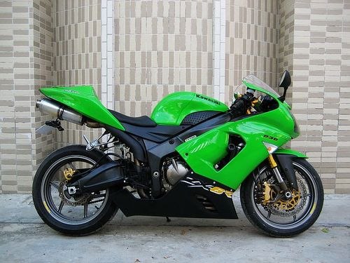 供应二手摩托车05年川崎ZX6R636摩托车