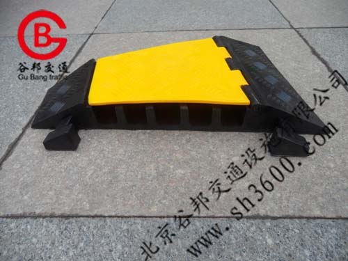 供应耐压过线桥 道路护线板 移动过线桥 烟台过线桥