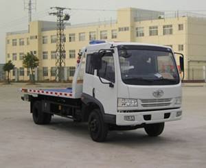 解放平板一拖二清障车