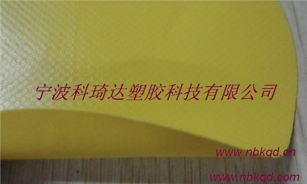 供应阻燃耐酸碱PVC夹网布防护服面料不燃布