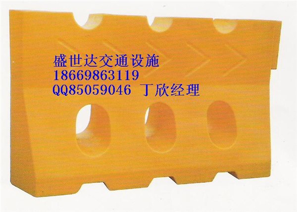 供应青岛真正的水马隔离墩金牌生产厂家