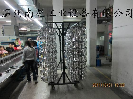 IMG_鞋跟自动UV喷漆线