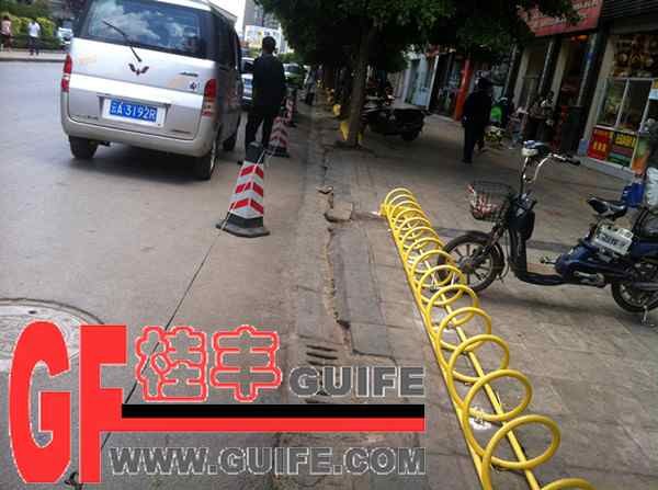 供应深圳自行车停车架Q215自行车停车架报价