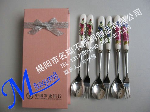 新颖的陶瓷柄不锈钢叉勺餐具 美观大方[价格优惠]