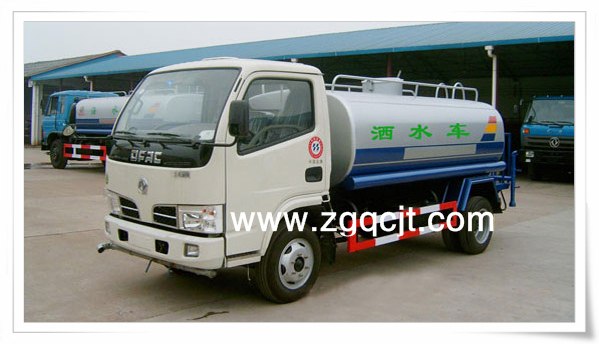 合力吸尘车