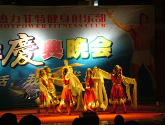 供应东莞国庆促销活动策划升空球拱门低价出租