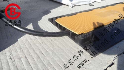 供应沈阳5孔线槽板——五孔线槽板价格——单孔线槽板批发