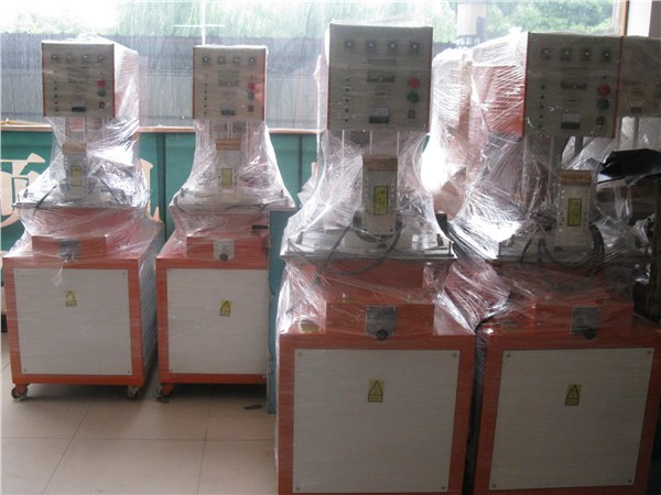 供应西安皮革压花机价格报价