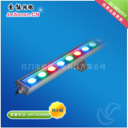 明朗的夜空下索能洗墙灯尽显本色