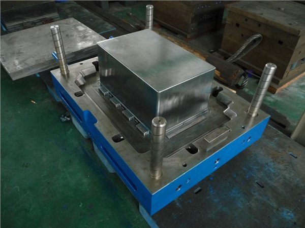 塑料箱模具价格