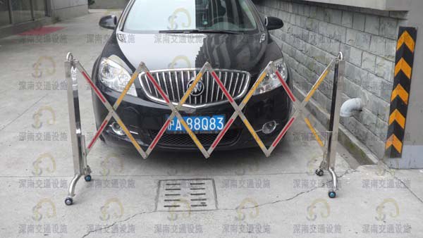 供应深南牌不锈钢折叠护栏 不锈钢伸缩防护栏