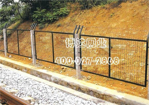 供应武汉铁路护栏网/咸宁铁路围栏/框架护栏网