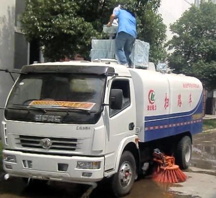 扫路车多少钱扫路车价格最便宜的厂家，湖北程力集团厂家直销