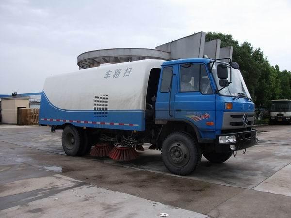 最优质、最便宜的扫路车在哪里!湖北程力专用车生产基地