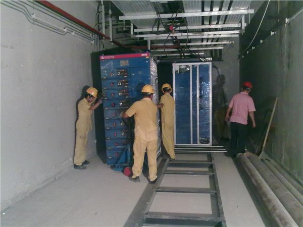 高洁净度无尘室内设备移位一体化作业--深圳鑫明通设备搬运