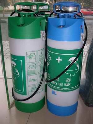供应汕头洗眼器深圳便携式洗眼器