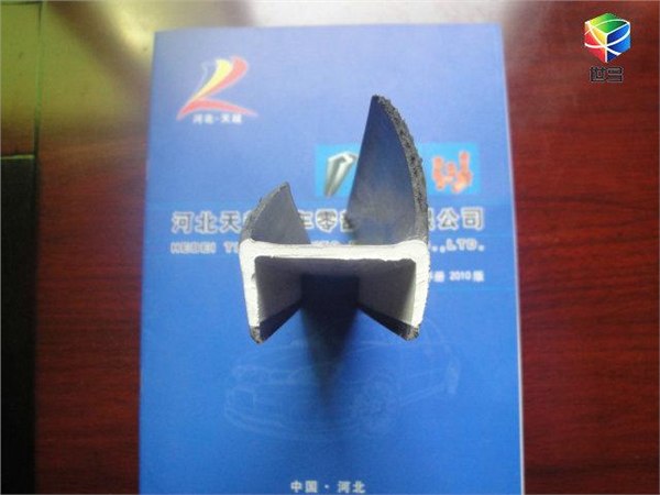 推荐天越提供PVC材质工字型集装箱密封条，世昌品牌